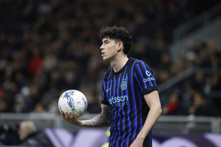 意媒：巴萨传闻影响巴斯托尼专注，31岁还有最后参加世界杯的机会