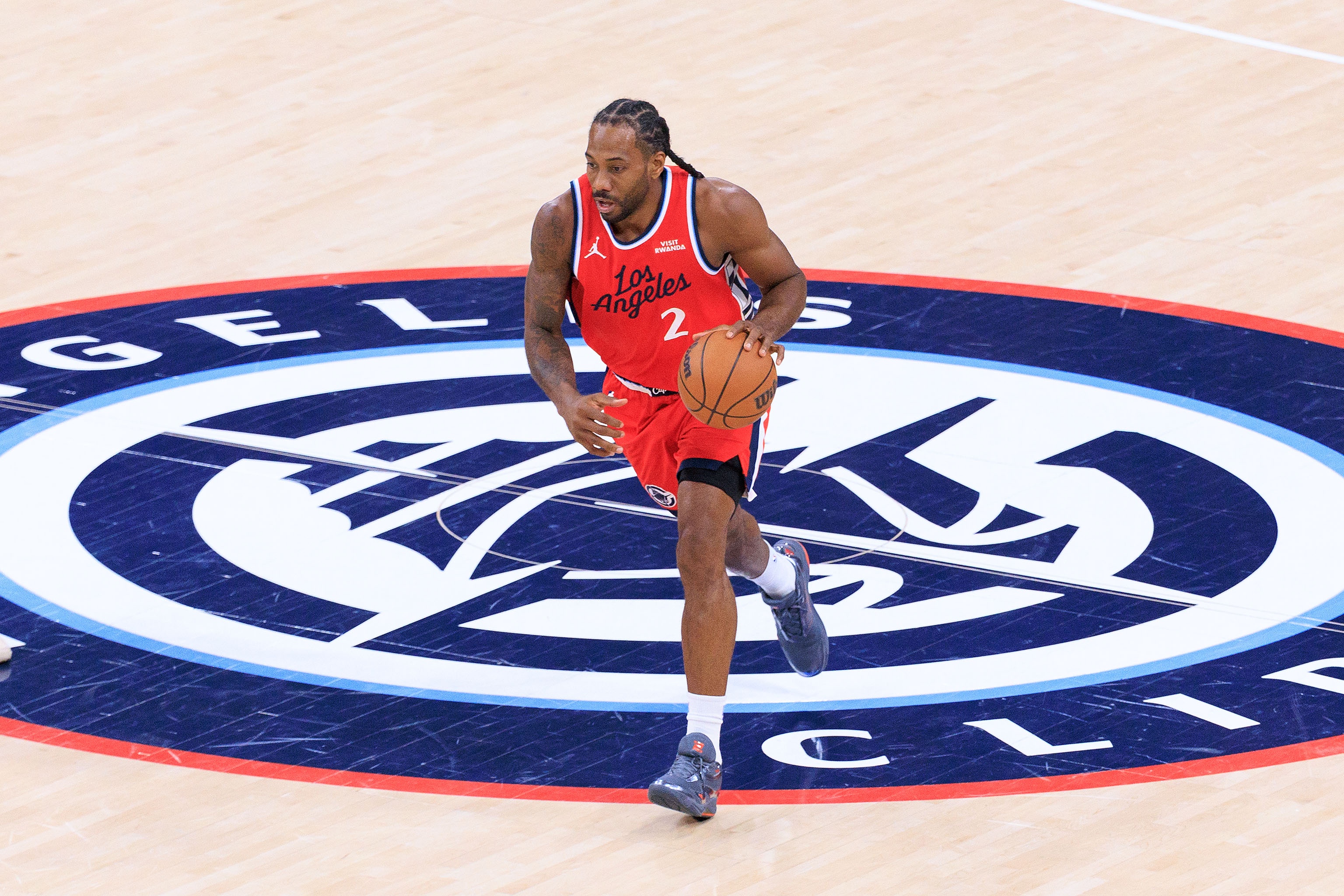 百家乐APP-连续20+听牌！伦纳德半场10中6拿下19分2板1助